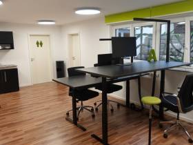Möbliertes High-End-Büro (2 Arbeitsplätze) mit Fitnessraum + Bad