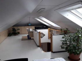 Helles und freundliches Büro mit großer Dachloggia in Wangen