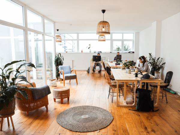 Arbeitsplatz in Coworking Space in Flingern — Bild 1