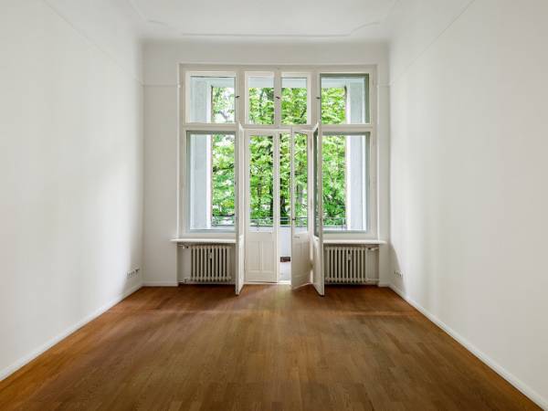 Helle Privatbüros & Arbeitsplätze im Altbau am Kurfürstendamm — Bild 2
