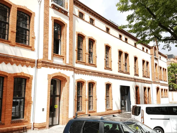 Schreibtischplatz in Berlin (Kreuzberg) – Kreative Bürogemeinschaft im Gründerzeitbau in Kreuzberg — Bild 3
