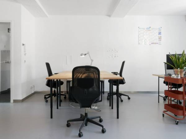 Schreibtischplatz in Berlin (Prenzlauer Berg) – Kreative Bürogemeinschaft in historischer Fabrik in Berlin-Prenzlauer — Bild 2