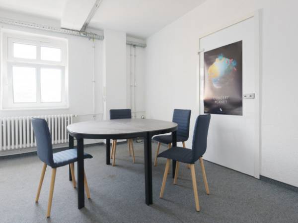 Schreibtischplatz in Berlin (Prenzlauer Berg) – Kreative Bürogemeinschaft in historischer Fabrik in Berlin-Prenzlauer — Bild 5