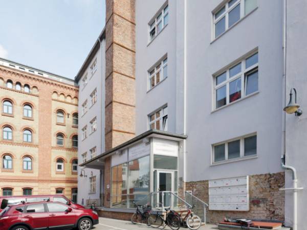 Schreibtischplatz in Berlin (Prenzlauer Berg) – Kreative Bürogemeinschaft in historischer Fabrik in Berlin-Prenzlauer — Bild 8