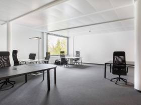Helle Büroräume und Meetingraum in Obersendling