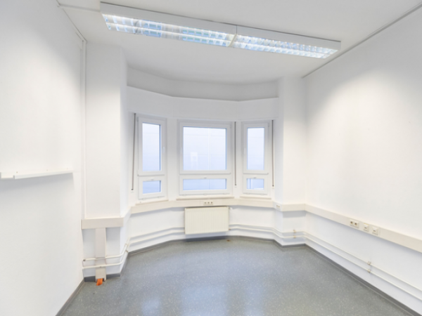 Kreative Bürogemeinschaft in historischem Fabrikgebäude in — Bild 2