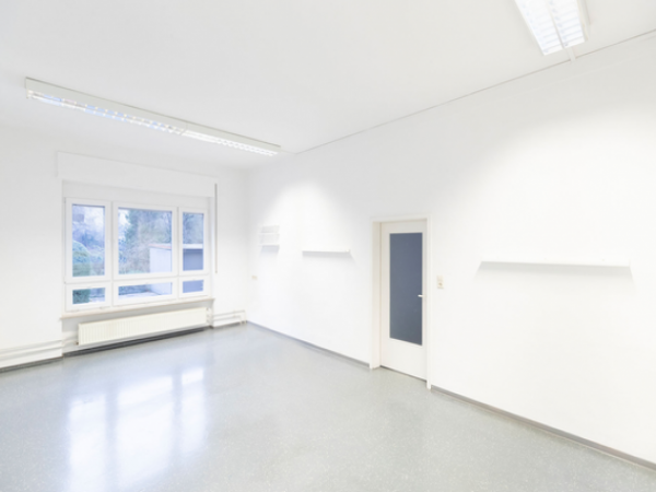 Kreative Bürogemeinschaft in historischem Fabrikgebäude in — Bild 3