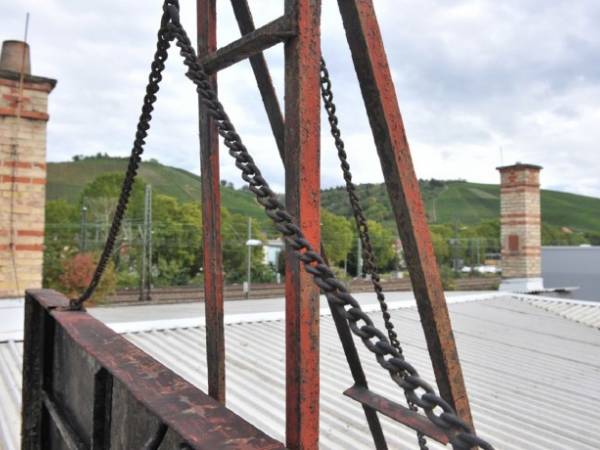 Kreative Bürogemeinschaft in historischem Fabrikgebäude in — Bild 8