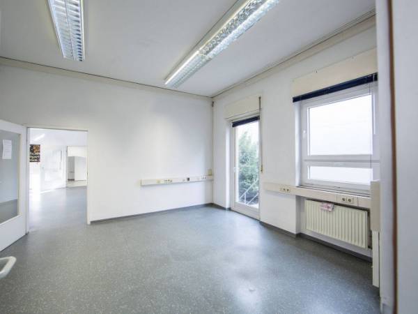Kreative Bürogemeinschaft in historischem Fabrikgebäude in — Bild 6