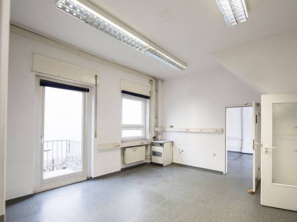 Kreative Bürogemeinschaft in historischem Fabrikgebäude in — Bild 5
