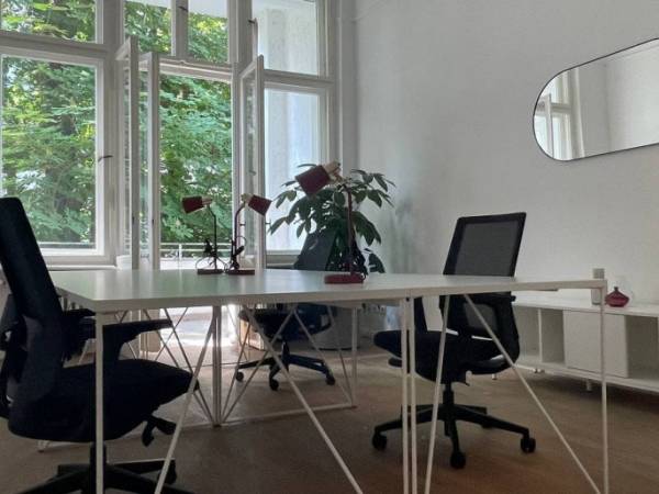 Helle Privatbüros & Arbeitsplätze im Altbau am Kurfürstendamm — Bild 3