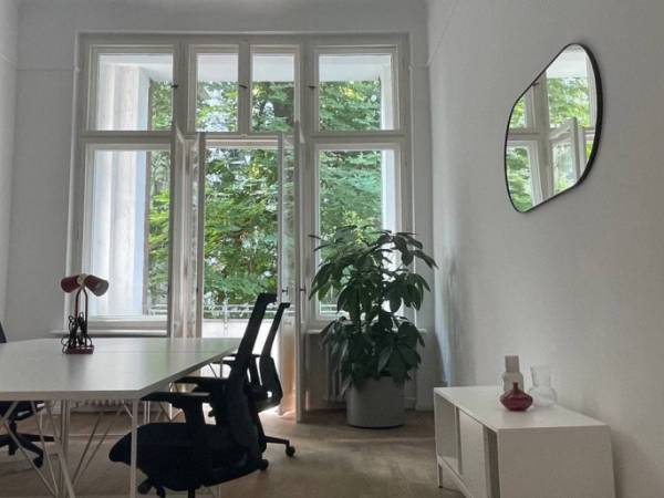 Helle Privatbüros & Arbeitsplätze im Altbau am Kurfürstendamm — Bild 4