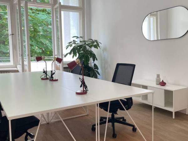 Helle Privatbüros & Arbeitsplätze im Altbau am Kurfürstendamm — Bild 1