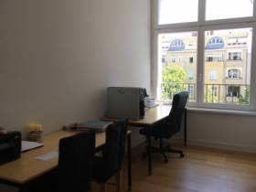 3 Desks in a nice office near Nollendorfkiez