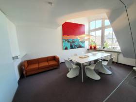 Flexible Arbeitsplätze im stilvollen 120 m² Kreativbüro – ideal für Einzelne & kleine Teams