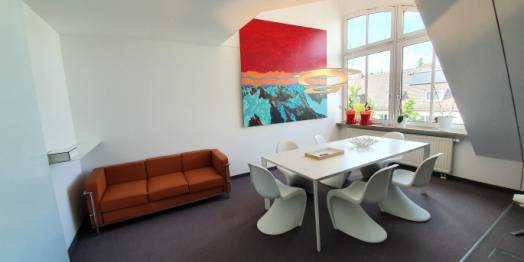 Flexible Arbeitsplätze oder eigenes Dachgeschoss im 120 m² Kreativbüro