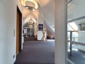 Flexible Arbeitsplätze im stilvollen 120 m² Kreativbüro – ideal für Einzelne & kleine Teams
