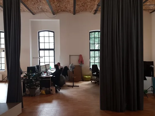 Schreibtischplatz in Berlin (Kreuzberg) – Kreative Bürogemeinschaft im Gründerzeitbau in Kreuzberg — Bild 5
