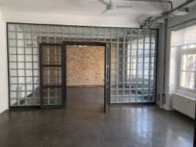 Helle Bürofläche in ruhiger Bürogemeinschaft in Berlin Kreuzberg