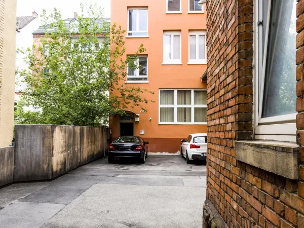Abschließbares Büro in Stuttgart (Karlshöhe) – Teilmöblierte Bürogemeinschaft in Stuttgart-Karlshöhe am Marienplatz — Bild 2