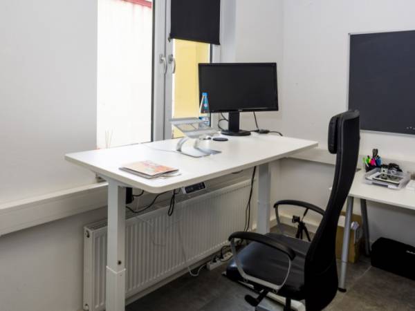Helle Bürogemeinschaft in Stuttgart-Süd am Marienplatz — Bild 8