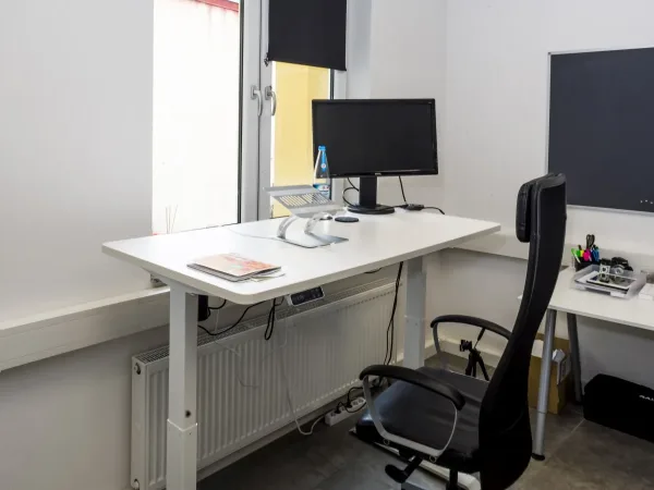 Abschließbares Büro in Stuttgart (Karlshöhe) – Teilmöblierte Bürogemeinschaft in Stuttgart-Karlshöhe am Marienplatz — Bild 8