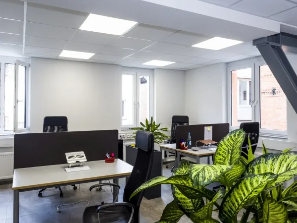 Abschließbares Büro in Stuttgart (Karlshöhe) – Teilmöblierte Bürogemeinschaft in Stuttgart-Karlshöhe am Marienplatz — Bild 1