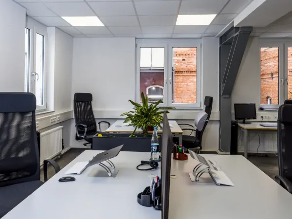 Abschließbares Büro in Stuttgart (Karlshöhe) – Teilmöblierte Bürogemeinschaft in Stuttgart-Karlshöhe am Marienplatz — Bild 4