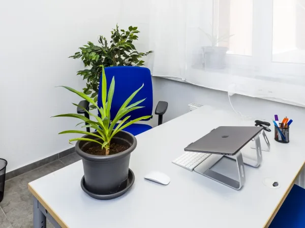 Abschließbares Büro in Stuttgart (Karlshöhe) – Teilmöblierte Bürogemeinschaft in Stuttgart-Karlshöhe am Marienplatz — Bild 6