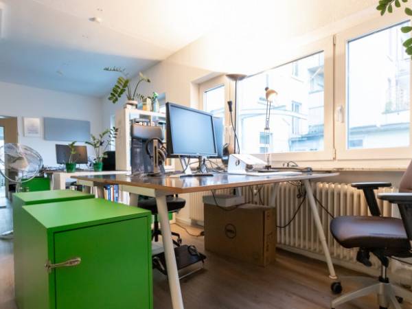 Modernes Coworking im Altbau mit Dachterrasse in Frankfurt-Bornheim — Bild 1