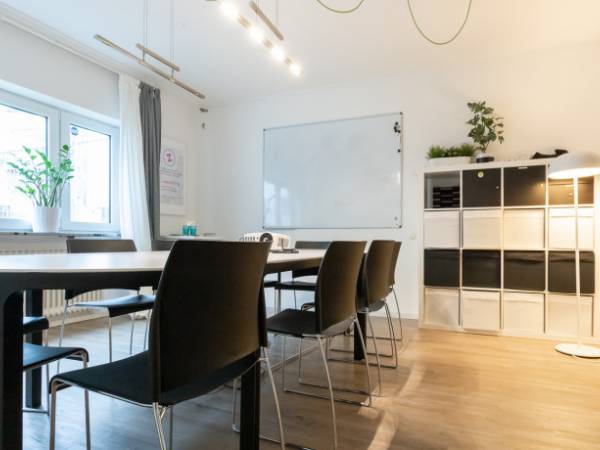 Modernes Coworking im Altbau mit Dachterrasse in Frankfurt-Bornheim — Bild 5