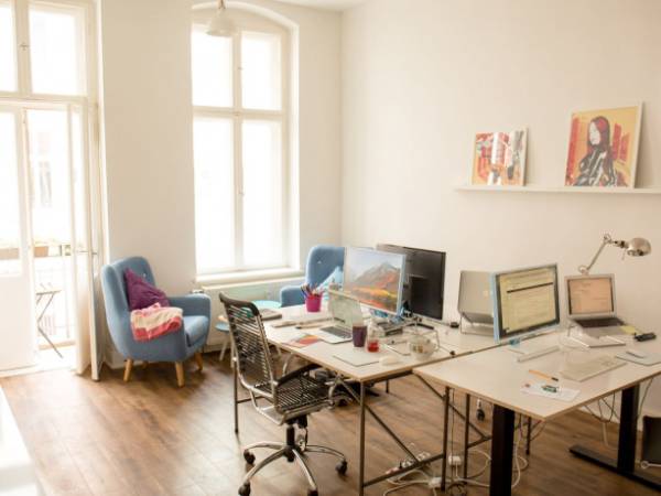 Abschließbares Büro in Berlin (Prenzlauer Berg) – Helle und kreative Bürogemeinschaft im Altbau in Berlin Prenzlauer — Bild 1