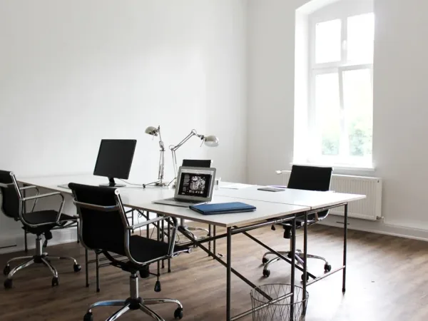 Abschließbares Büro in Berlin (Prenzlauer Berg) – Helle und kreative Bürogemeinschaft im Altbau in Berlin Prenzlauer — Bild 7