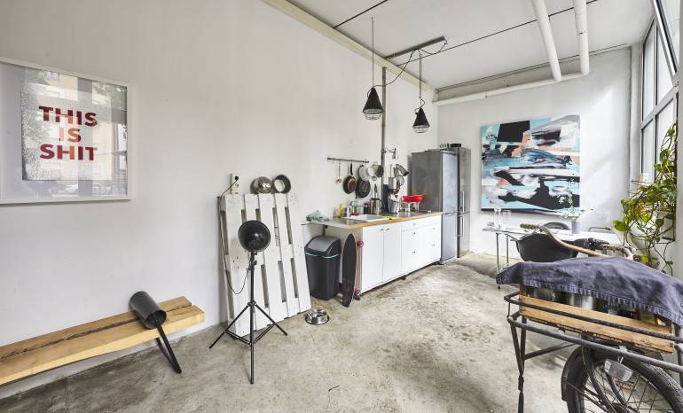 Kreativer Arbeitsplatz im Altbau-Loft in München-Schwanthalerhöhe