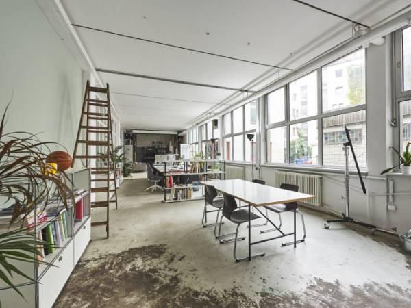 Schreibtischplatz in München (Schwanthalerhöhe) – Kreativer Arbeitsplatz im Altbau-Loft in München-Schwanthalerhöhe — Bild 3