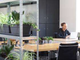 Arbeiten unter dem Dach einer ehemaligen Motorradwerkstatt