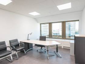 Repräsentative Büroräume am Main in 125 qm Bürogemeinschaft