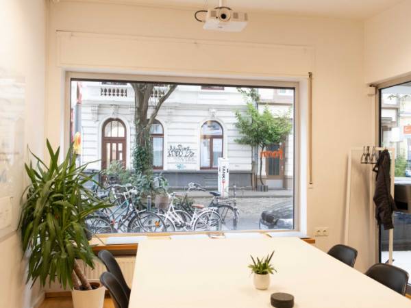 Stilsichere Bürogemeinschaft mit Design-Möbeln in Köln-Neustadt-Süd — Bild 3