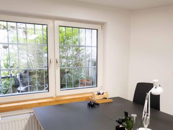 Stilsichere Bürogemeinschaft mit Design-Möbeln in Köln-Neustadt-Süd — Bild 4