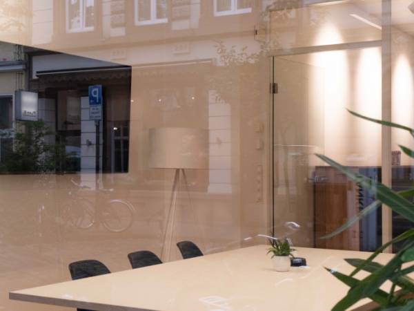 Stilsichere Bürogemeinschaft mit Design-Möbeln in Köln-Neustadt-Süd — Bild 7