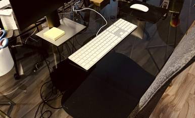 Heller Arbeitsplatz in Bürogemeinschaft in Berlin-Moabit