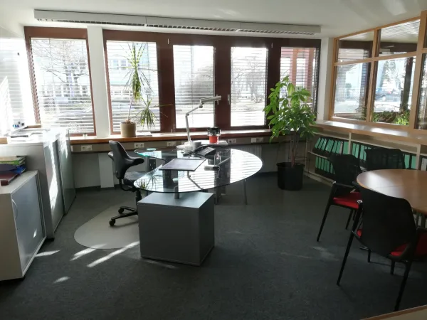 Abschließbares Büro in Stuttgart (Stammheim-Mitte) – Schöne möblierte Büros mit Lageroption in Stuttgart-Stammheim-Mitte — Bild 4