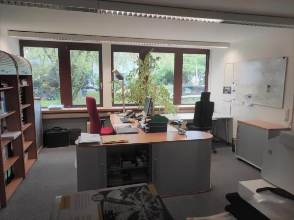 Abschließbares Büro in Stuttgart (Stammheim-Mitte) – Schöne möblierte Büros mit Lageroption in Stuttgart-Stammheim-Mitte — Bild 5