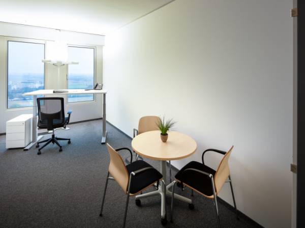 Moderne Büros & Coworking Space mit Ausblick in Eschborn — Bild 2