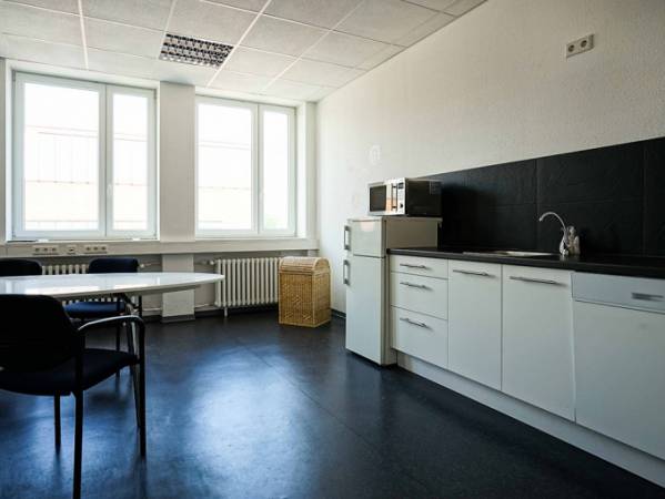 Schöne Büroflächen mit Teeküche und 24/7 Zugang in Düsseldorf — Bild 3
