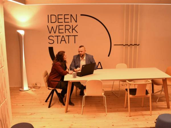 Projekt und Meetingraum in historischem Backsteingebäude — Bild 8
