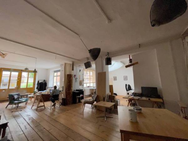 Schreibtischplatz in München (Neuhausen-Nymphenburg) – Kreative Atelier-Bürogemeinschaft mit Werkstattbereich in — Bild 4