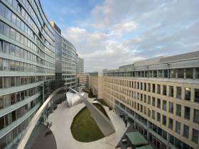Professioneller Büroraum / Zimmer für 1-2 Personen mitten in Frankfurt