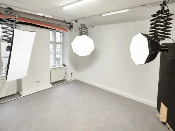 Schreibtischplatz in Wien (Neubau) – Kreative Bürogemeinschaft mit Studiozugang in Wien-Neubau — Bild 3