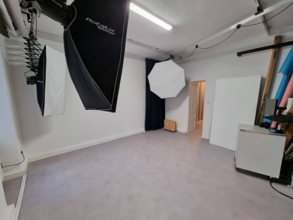 Büroplätze in Kreativmanufaktur mit Fotostudio zu vermieten — Bild 4
